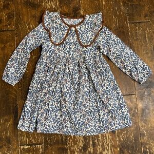 Charming dress, fits size 6 no tags